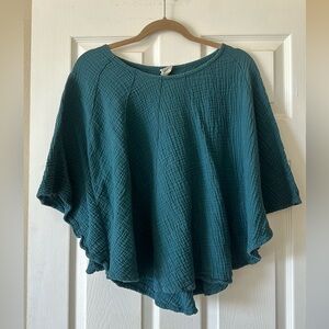 100% cotton gauze flowy top.